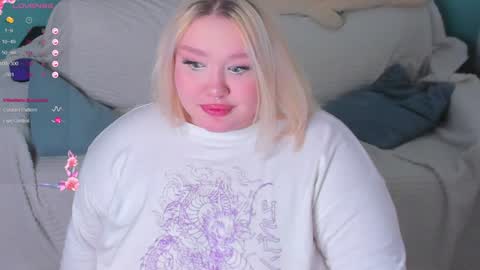 Snapshot of lilybelll chatting on February 5, 12:06 pm Lily online show from February 5, 12:06 pm