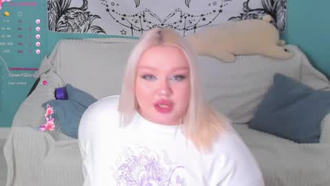 Snapshot of lilybelll chatting on December 14, 4:41 pm Lily online show from December 14, 4:41 pm