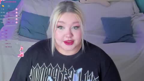 Snapshot of lilybelll chatting on February 24, 9:52 pm Lily online show from February 24, 9:52 pm