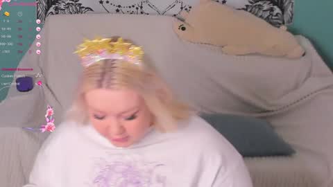 Snapshot of lilybelll chatting on December 30, 7:21 pm Lily online show from December 30, 7:21 pm