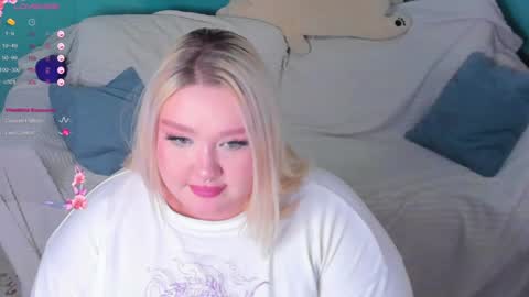 Snapshot of lilybelll chatting on January 31, 6:14 pm Lily online show from January 31, 6:14 pm