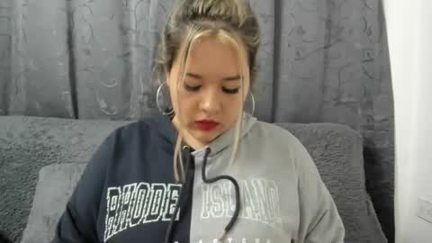Snapshot of lina_browm chatting on January 23, 2:12 am Lina Browm online show from January 23, 2:12 am