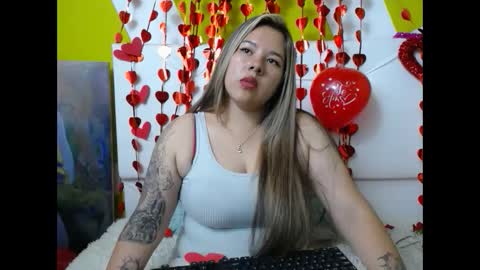 Snapshot of lina_browm chatting on February 14, 11:53 pm Lina Browm online show from February 14, 11:53 pm