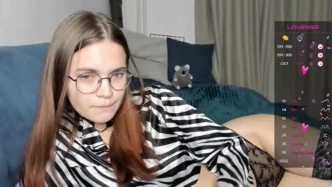 Snapshot of lina_hall chatting on December 26, 12:49 pm lina hall online show from December 26, 12:49 pm