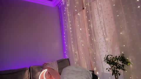 Snapshot of lina_stones chatting on February 24, 7:00 am Sophia online show from February 24, 7:00 am