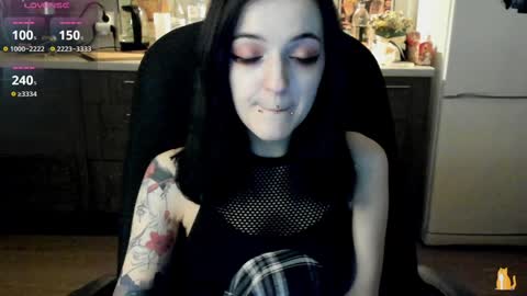 Snapshot of lina_tyaan chatting on January 3, 1:35 pm Lina 3 1715622743 online show from January 3, 1:35 pm