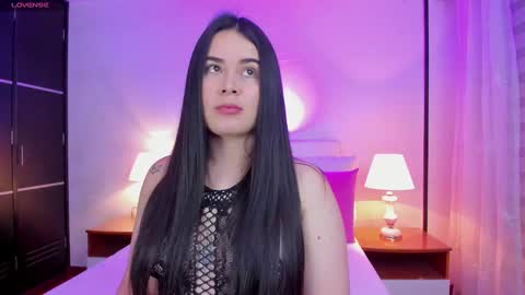 Snapshot of linaanssen chatting on February 17, 12:43 am lina online show from February 17, 12:43 am
