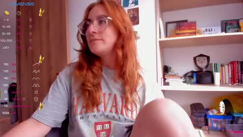 Snapshot of linda_giggle chatting on February 20, 1:40 pm Giggles online show from February 20, 1:40 pm