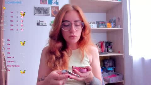 Snapshot of linda_giggle chatting on February 28, 1:47 pm Giggles online show from February 28, 1:47 pm