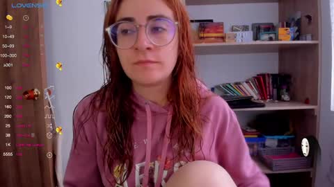 Snapshot of linda_giggle chatting on February 22, 12:08 pm Giggles online show from February 22, 12:08 pm