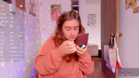 Snapshot of linda_giggle chatting on September 18, 2:21 pm Giggles online show from September 18, 2:21 pm