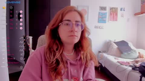 Snapshot of linda_giggle chatting on January 10, 5:24 pm Giggles online show from January 10, 5:24 pm