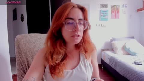 Snapshot of linda_giggle chatting on December 2, 2:25 pm Giggles online show from December 2, 2:25 pm