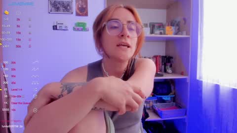 Snapshot of linda_giggle chatting on February 25, 6:12 pm Giggles online show from February 25, 6:12 pm