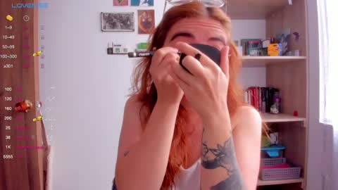 Snapshot of linda_giggle chatting on March 4, 1:17 pm Giggles online show from March 4, 1:17 pm