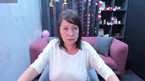 Snapshot of lindahottie chatting on February 15, 3:17 pm Linda online show from February 15, 3:17 pm