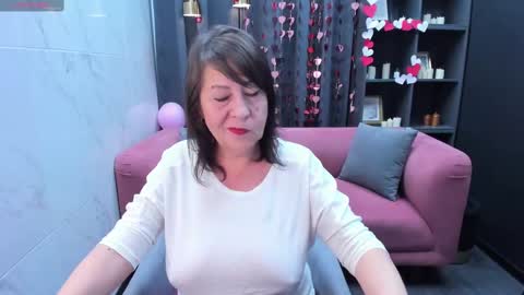 Snapshot of lindahottie chatting on February 15, 12:11 pm Linda online show from February 15, 12:11 pm