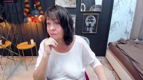 Snapshot of lindahottie chatting on December 28, 8:37 am Linda online show from December 28, 8:37 am