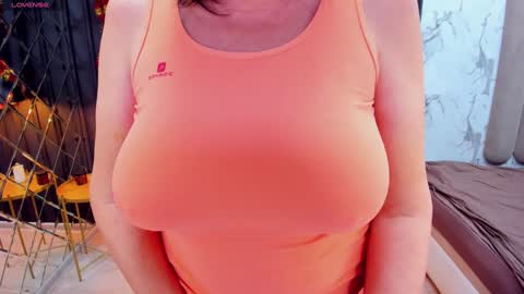 Snapshot of lindahottie chatting on December 30, 8:43 am Linda online show from December 30, 8:43 am