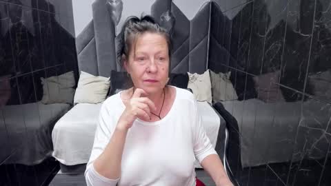 Snapshot of lindahottie chatting on September 17, 1:36 pm Linda online show from September 17, 1:36 pm