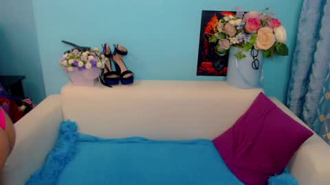 Linda online show from December 11, 4:39 am