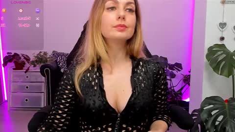 Linda  --  online show from February 17, 4:50 pm