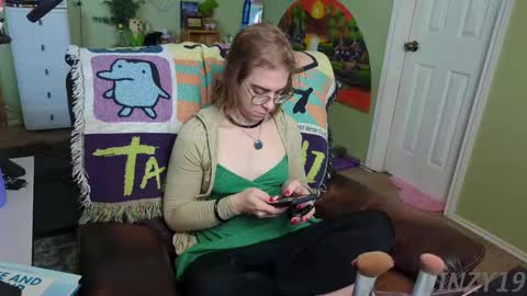 Snapshot of linzy19 chatting on February 20, 3:52 pm Linzy19 online show from February 20, 3:52 pm