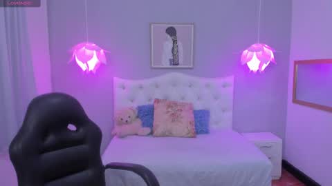 Snapshot of lisa7_7 chatting on February 21, 6:48 pm Lisa online show from February 21, 6:48 pm