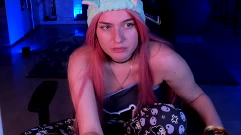 Snapshot of lisa_elfy chatting on February 11, 11:01 pm lisa_elfy online show from February 11, 11:01 pm