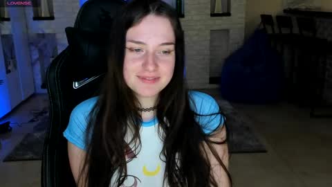 Snapshot of lisa_elfy chatting on February 22, 7:12 am lisa_elfy online show from February 22, 7:12 am