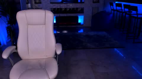 Snapshot of lisa_elfy chatting on January 27, 4:43 pm lisa_elfy online show from January 27, 4:43 pm