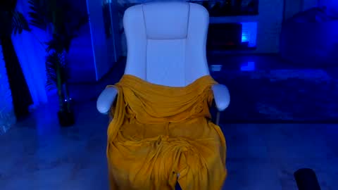 Snapshot of lisa_elfy chatting on January 28, 4:52 pm lisa_elfy online show from January 28, 4:52 pm