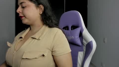 Snapshot of little_shaara chatting on January 29, 7:32 pm Shaara online show from January 29, 7:32 pm