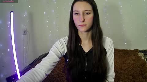 Snapshot of littleahwitch chatting on March 5, 10:33 am LittleAhWitch online show from March 5, 10:33 am