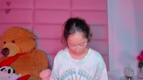 littlee_emma_ online show from February 8, 6:33 am