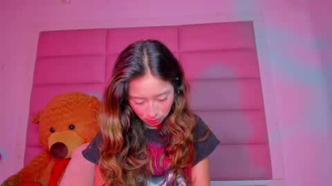 littlee_emma_ online show from March 3, 3:08 am