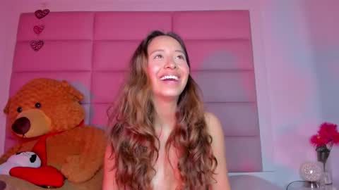 littlee_emma_ online show from February 2, 6:25 am