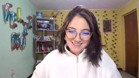 Snapshot of littleprety6969 chatting on December 2, 1:29 am Mia Wednesday to Sunday 730 am to 1030 am Colombian Hour D online show from December 2, 1:29 am
