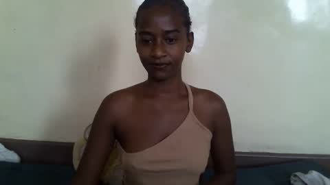 Snapshot of littlesandie chatting on March 10, 9:01 am littlesandie online show from March 10, 9:01 am