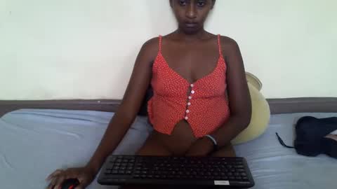 Snapshot of littlesandie chatting on February 21, 9:45 am littlesandie online show from February 21, 9:45 am