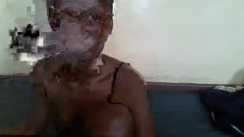 Snapshot of littlesandie chatting on March 6, 11:47 am littlesandie online show from March 6, 11:47 am