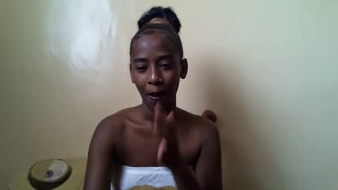 Snapshot of littlesandie chatting on February 23, 6:38 am littlesandie online show from February 23, 6:38 am