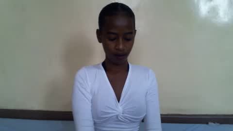 Snapshot of littlesandie chatting on February 10, 4:30 am littlesandie online show from February 10, 4:30 am