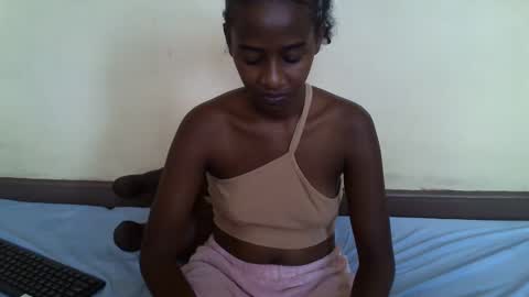 Snapshot of littlesandie chatting on February 17, 12:05 pm littlesandie online show from February 17, 12:05 pm