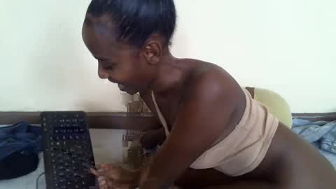 Snapshot of littlesandie chatting on February 28, 8:53 am littlesandie online show from February 28, 8:53 am
