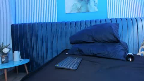 Lizzie Evan online show from September 11, 1:34 pm