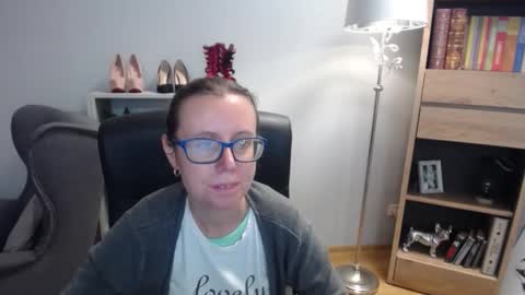 Snapshot of lizzy_sparkle chatting on September 17, 4:27 am Lizzy online show from September 17, 4:27 am