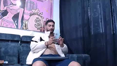 Snapshot of lobocruzhair1 chatting on January 26, 12:22 pm lobocruzlatino online show from January 26, 12:22 pm