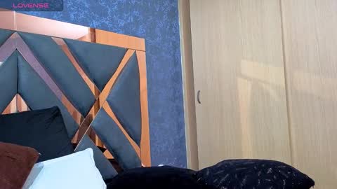 logan madoox online show from September 15, 10:11 pm