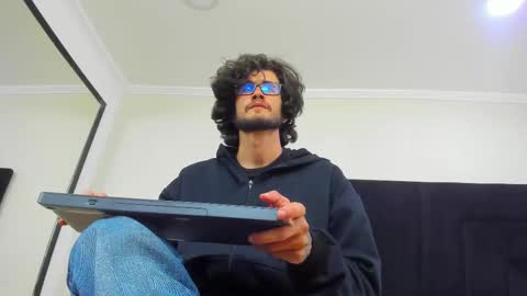 Loggan online show from March 6, 3:13 am